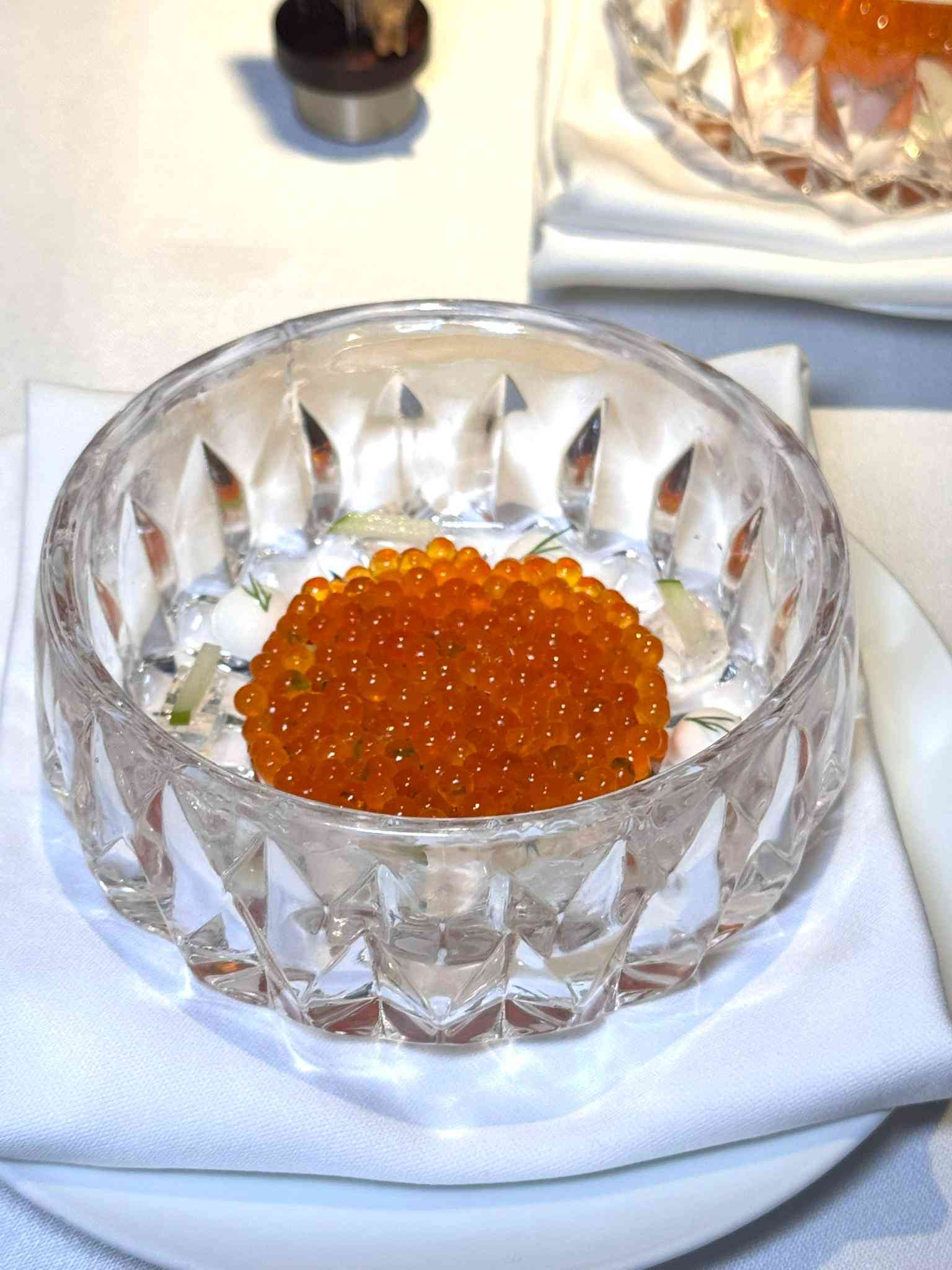 中環米芝蓮一星法國菜新主廚上任：魚子醬牛肉他他、棘刺龍蝦配北海道南瓜，沉浸式美食劇場！