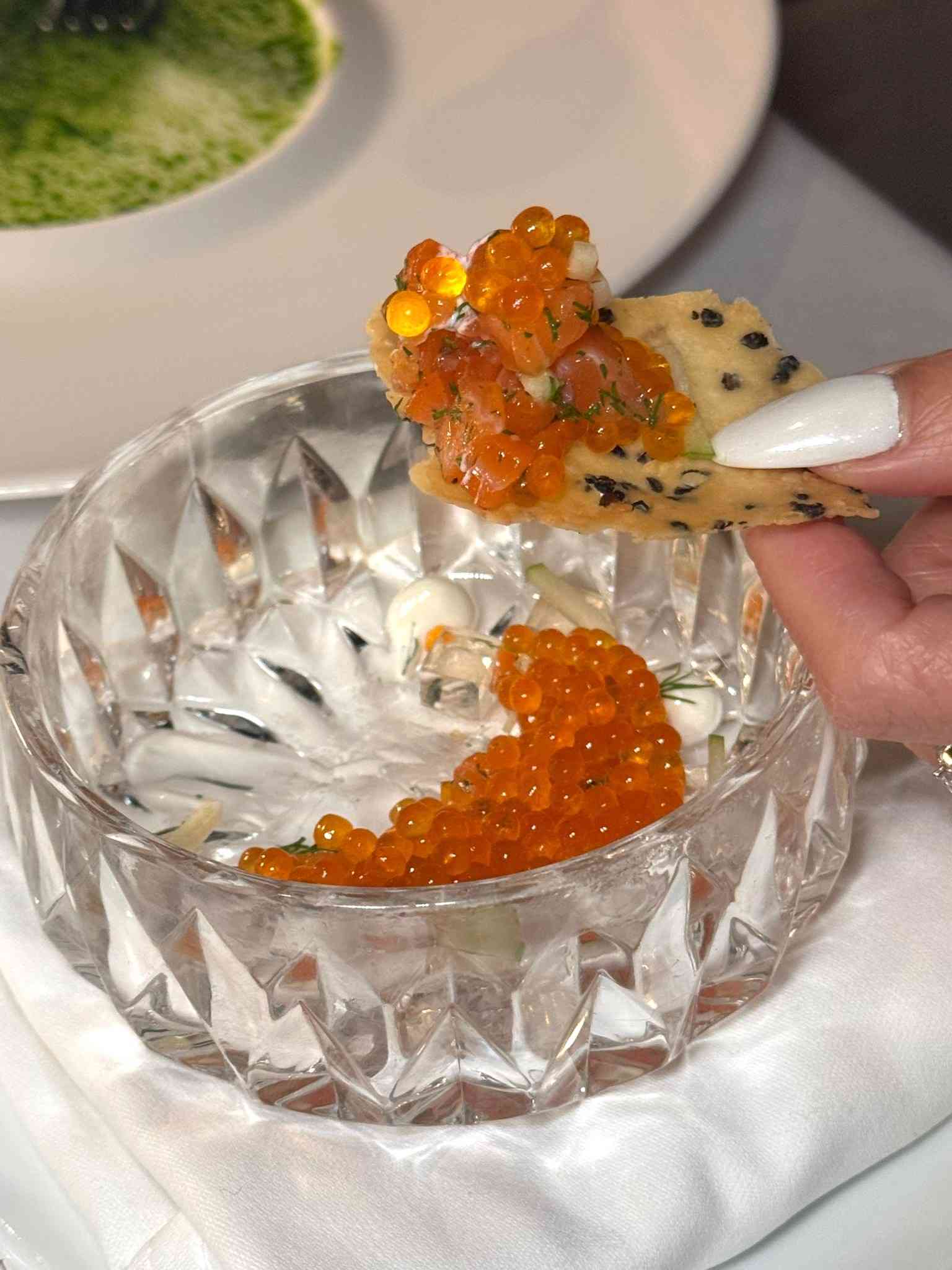 中環米芝蓮一星法國菜新主廚上任：魚子醬牛肉他他、棘刺龍蝦配北海道南瓜，沉浸式美食劇場！