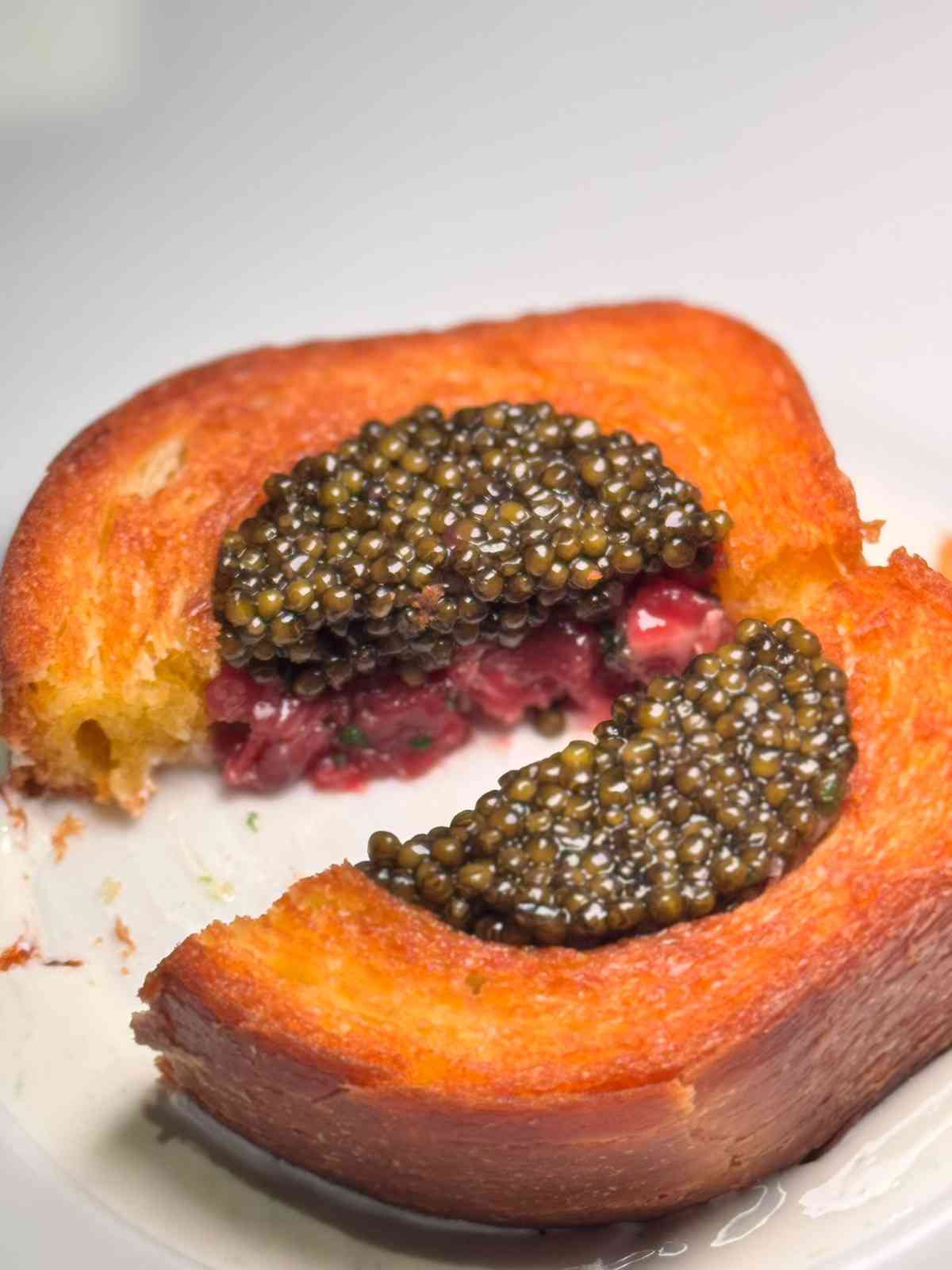 中環米芝蓮一星法國菜新主廚上任：魚子醬牛肉他他、棘刺龍蝦配北海道南瓜，沉浸式美食劇場！