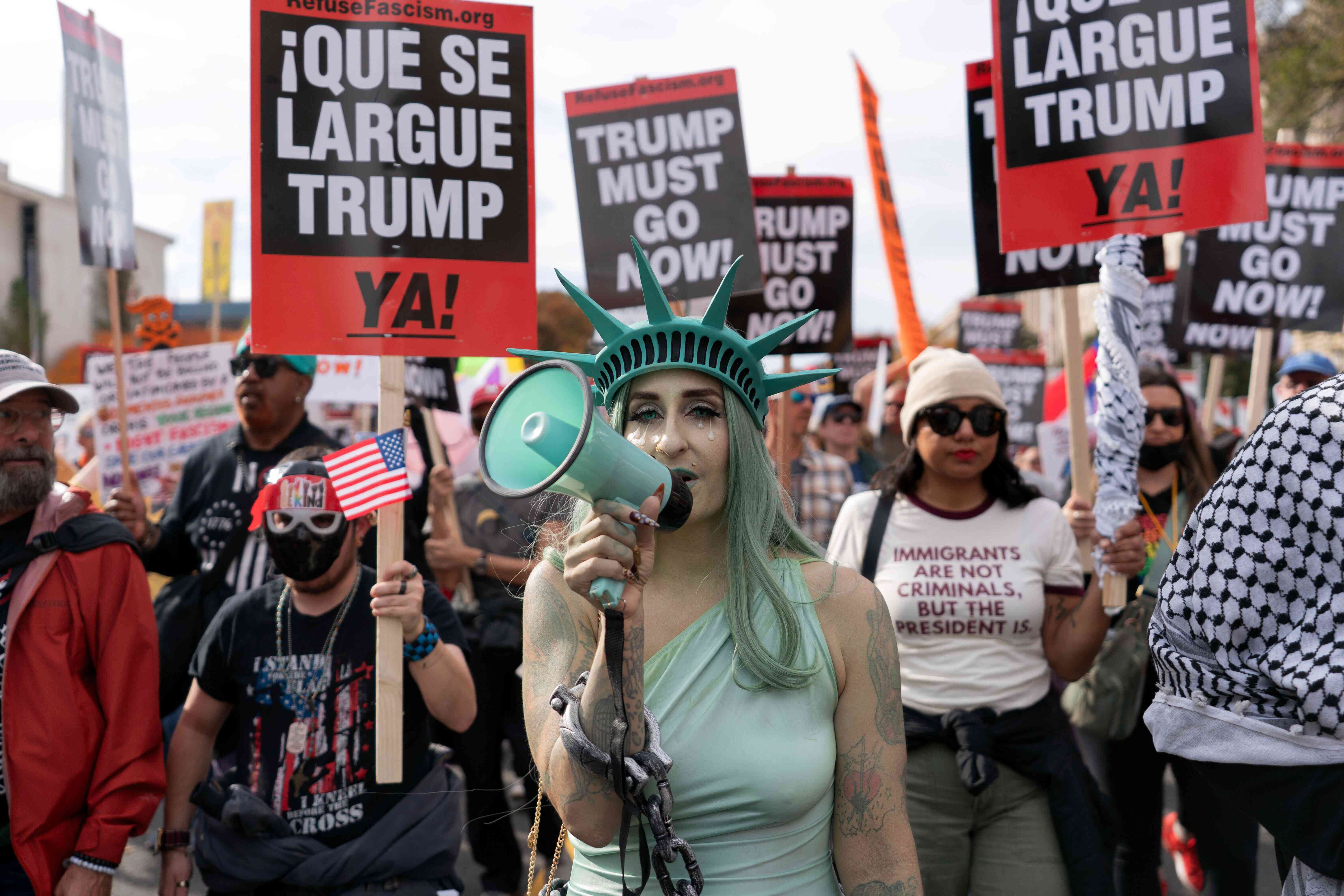 美國政府停擺40多天：政客死纏，民眾受傷