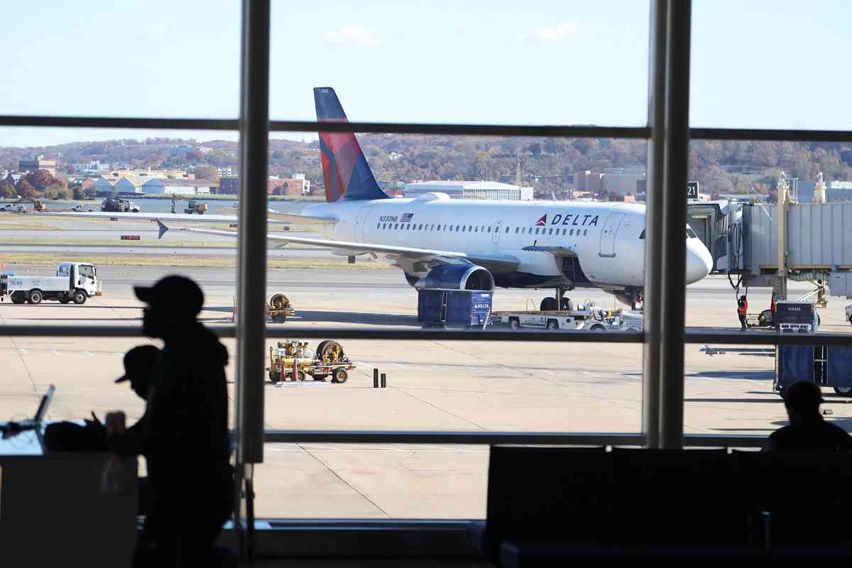 美國政府停擺40多天：政客死纏，民眾受傷