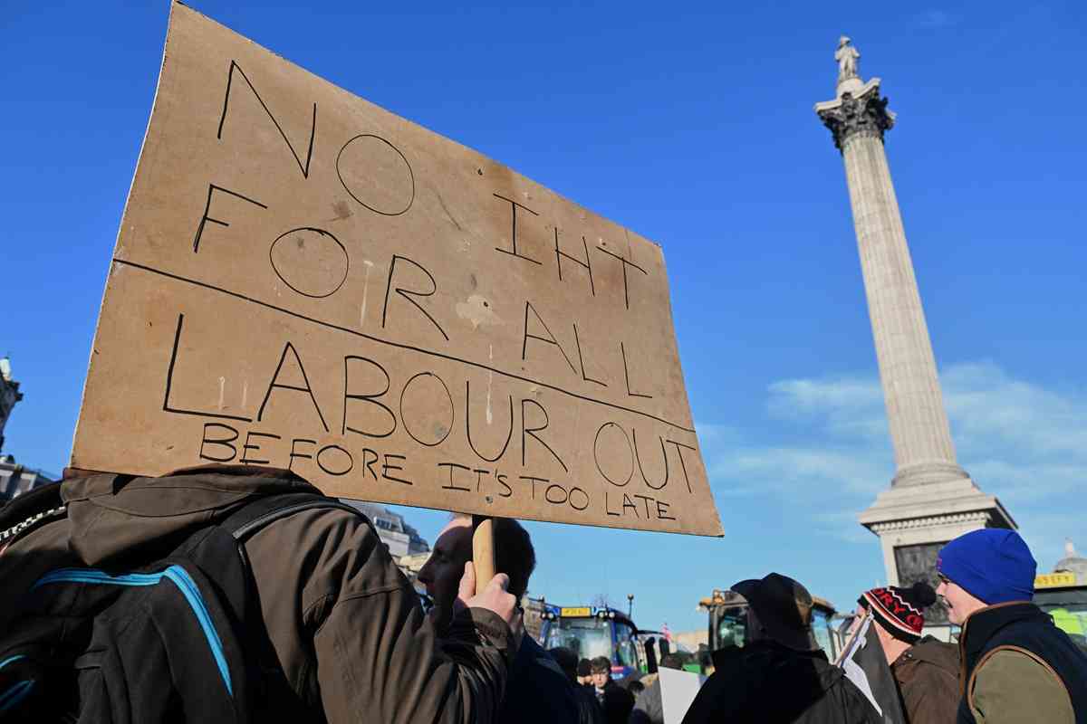 預算案爭議令英國施紀賢政府眾叛親離