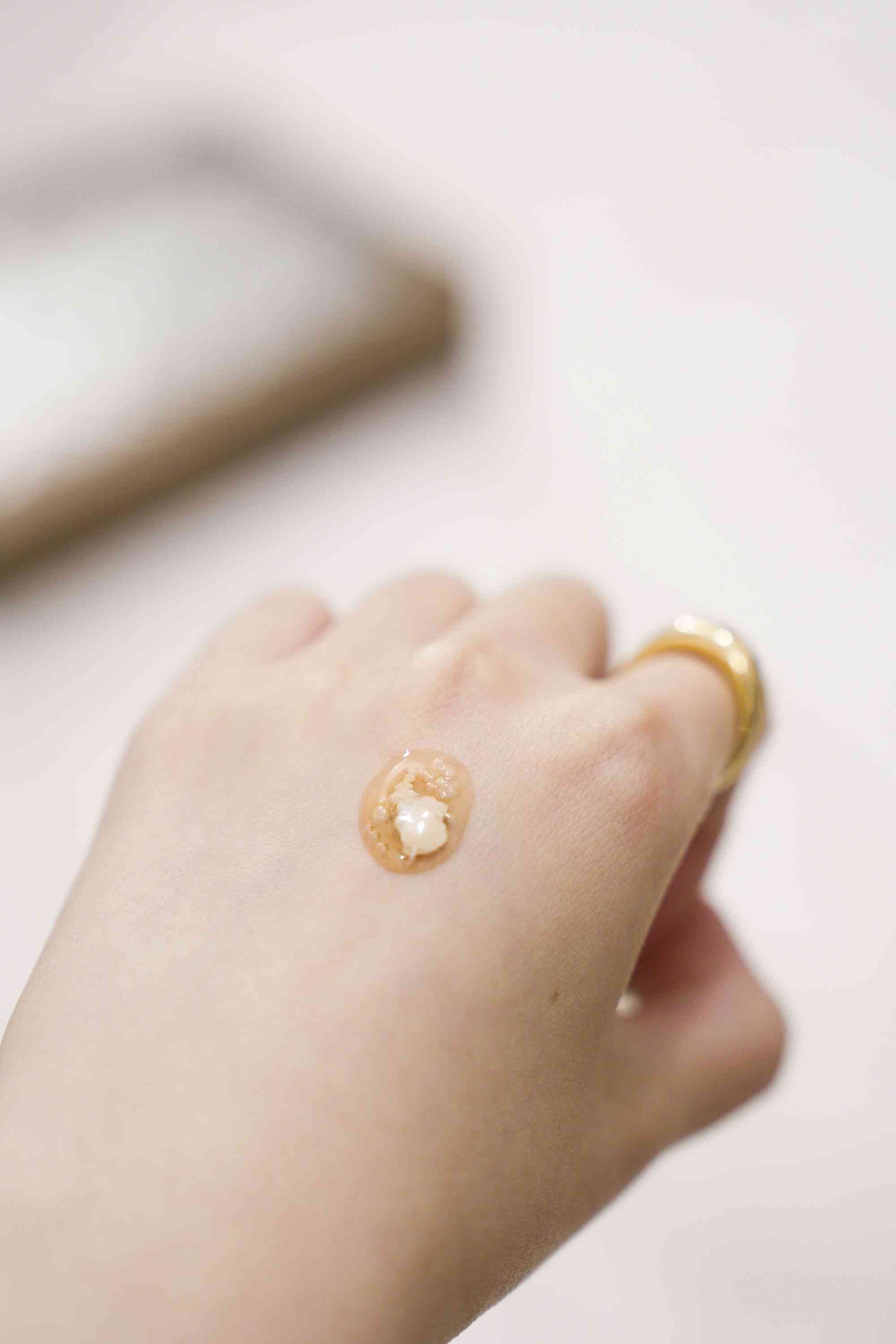 開箱 Clarins 全新雙精華粉底液：抗老、透亮、美肌！2：1黃金比例養膚超有感