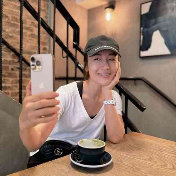 李施嬅︱45歲李施嬅白滑零皺紋　公開坐長途機護膚秘訣簡單6招養成水光肌