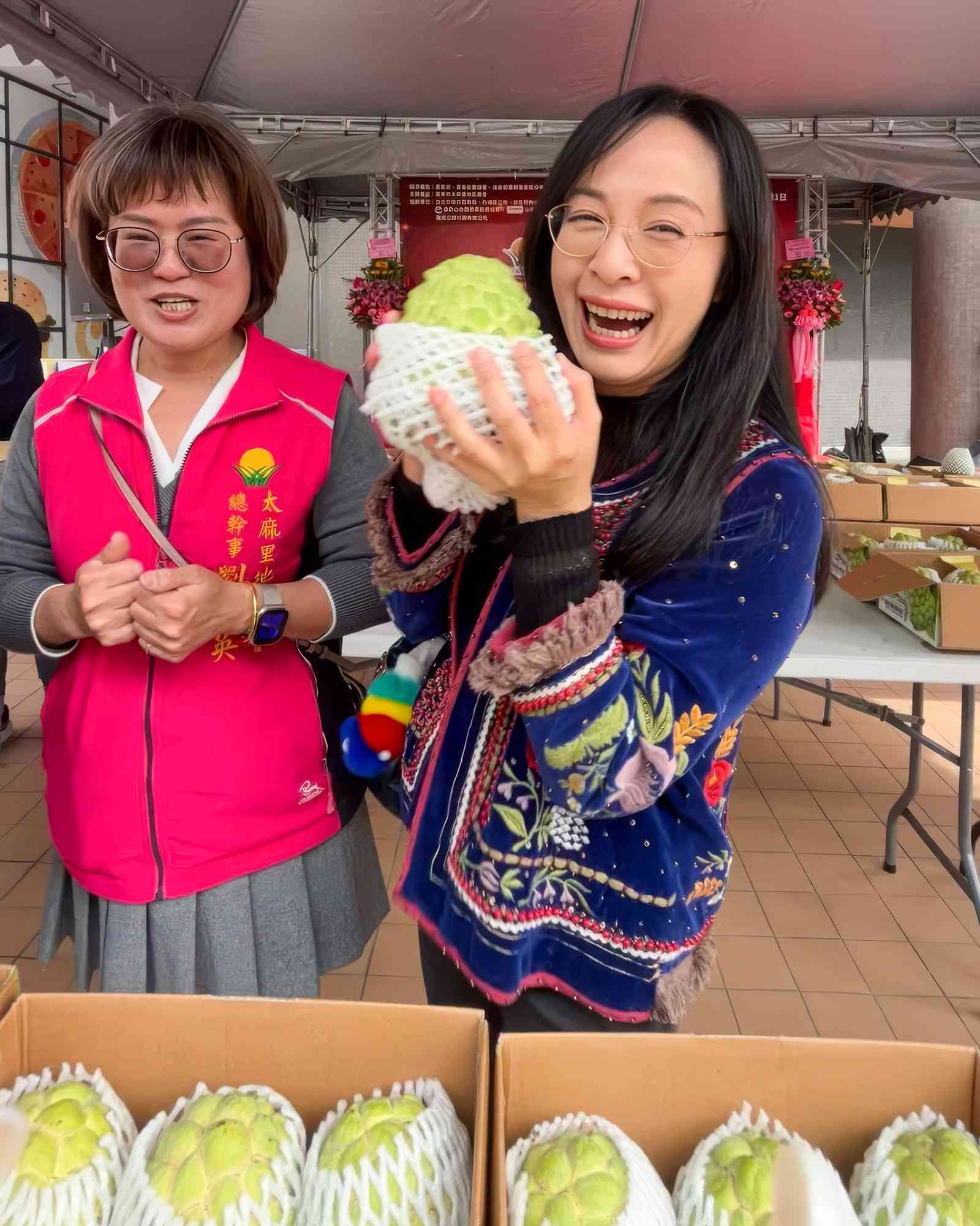 台灣盛產高品質水果，但沒想到人見人愛的香甜水果，也能淪為政治鬥爭的工具。