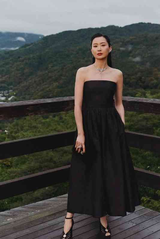 凍齡女神丨43歲陳法拉素顏零濾鏡真實樣貌曝光　網民質疑：為何不用「美顏」