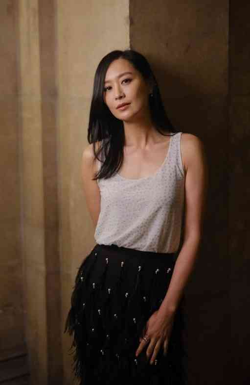 凍齡女神丨43歲陳法拉素顏零濾鏡真實樣貌曝光　網民質疑：為何不用「美顏」