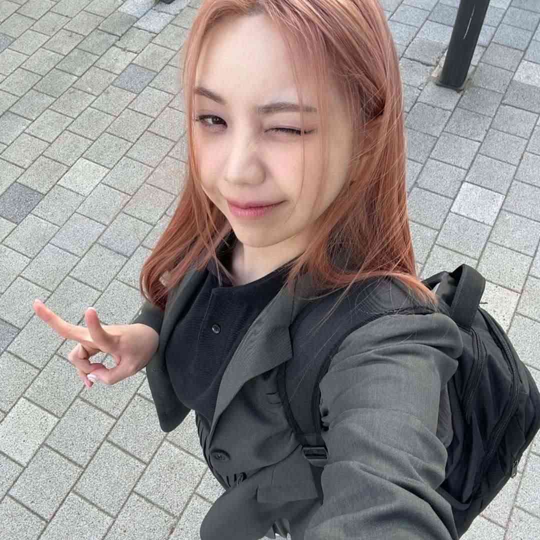 眼睛健康｜《母胎單身戀愛大作戰》爆紅27歲A0美女補習名師李陶　眼角膜嚴重受損恐失明