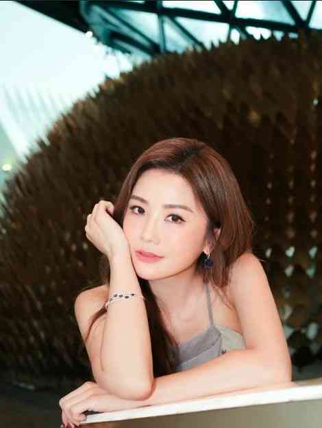 明星減肥｜蔡卓妍嘆35歲前食極唔肥　自爆用2年才「接受自己變老」　公開5招練成22吋水蛇腰