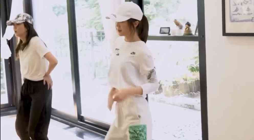 明星減肥｜蔡卓妍嘆35歲前食極唔肥　自爆用2年才「接受自己變老」　公開5招練成22吋水蛇腰