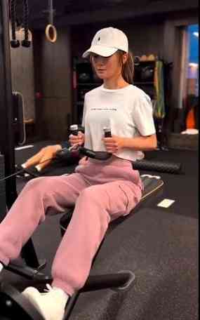 明星減肥｜蔡卓妍嘆35歲前食極唔肥　自爆用2年才「接受自己變老」　公開5招練成22吋水蛇腰
