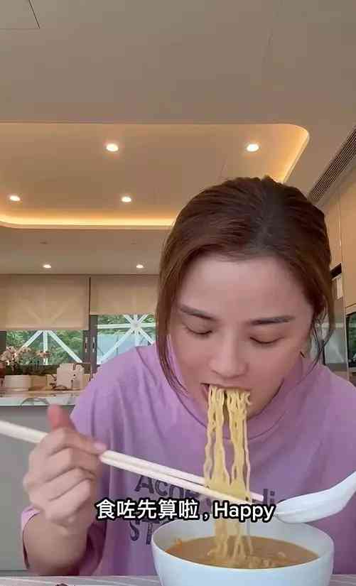 明星減肥｜蔡卓妍嘆35歲前食極唔肥　自爆用2年才「接受自己變老」　公開5招練成22吋水蛇腰