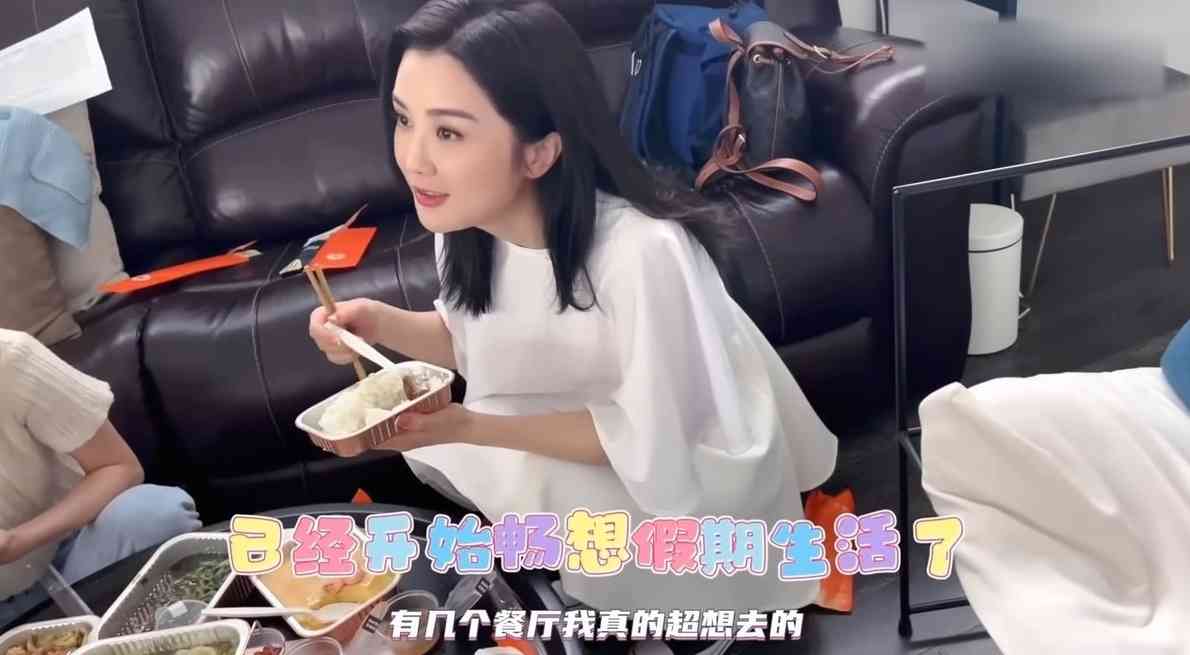 明星減肥｜蔡卓妍嘆35歲前食極唔肥　自爆用2年才「接受自己變老」　公開5招練成22吋水蛇腰