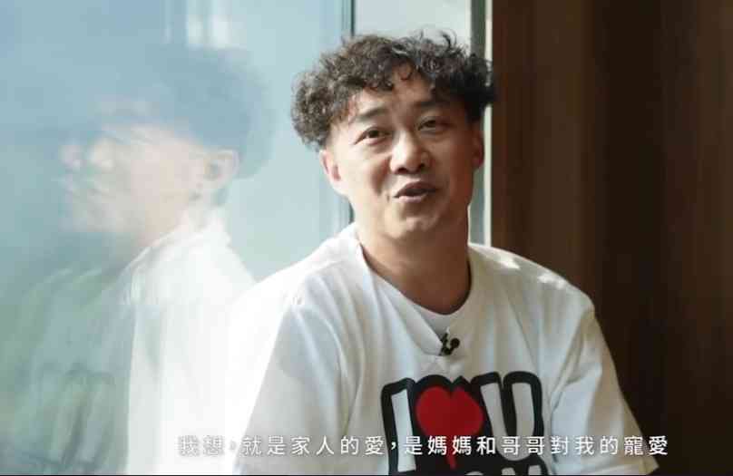 網絡熱話｜陳奕迅與親兄合照曝光似足雙胞胎震驚網民　童年感恩被保護：哥哥係型人