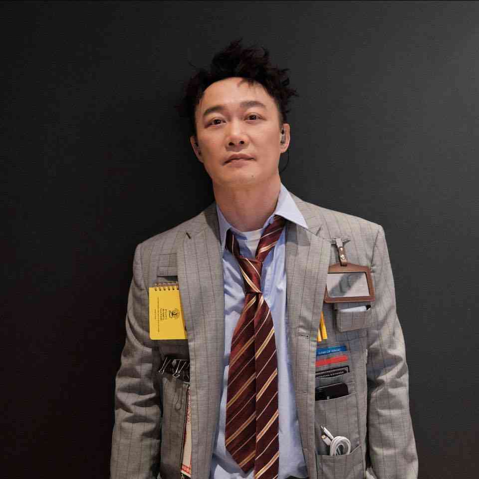 網絡熱話｜陳奕迅與親兄合照曝光似足雙胞胎震驚網民　童年感恩被保護：哥哥係型人