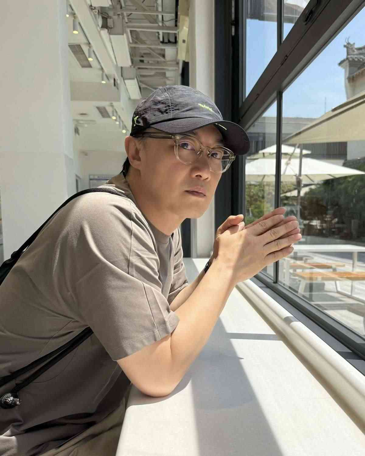 網絡熱話｜陳奕迅與親兄合照曝光似足雙胞胎震驚網民　童年感恩被保護：哥哥係型人
