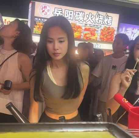 女星凍齡｜李若彤辣妹造型現身夜市　59歲狀態形同19歲　力薦日喝1飲品超養生