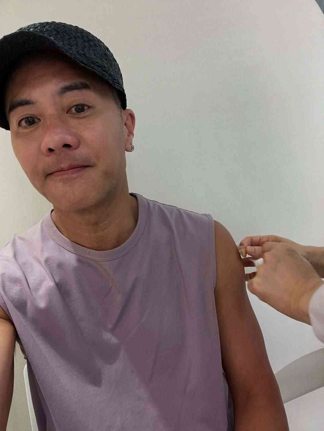 生蛇｜53歲梁漢文驚爆「生蛇」　打首針沾寒沾凍極痛苦　自揭第二枝「蛇針」後反應