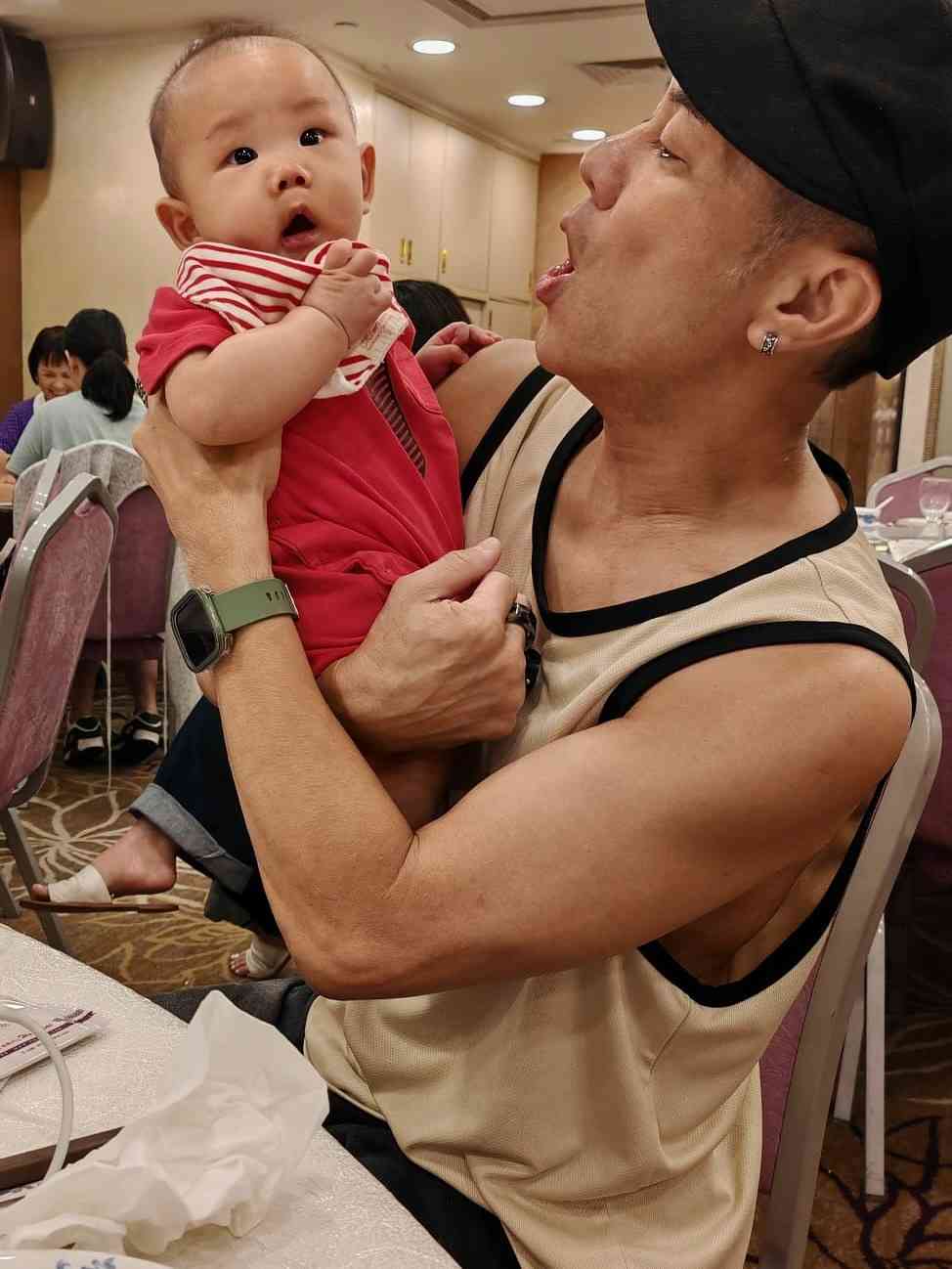生蛇｜53歲梁漢文驚爆「生蛇」　打首針沾寒沾凍極痛苦　自揭第二枝「蛇針」後反應