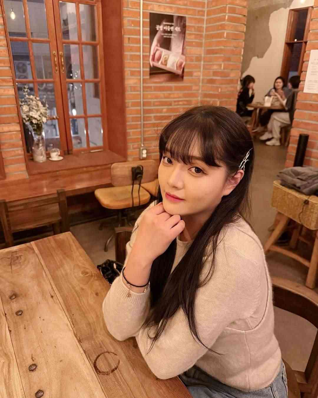 外遊注意｜美女網紅首爾拒搭訕慘遭2陌生男暴打　全身瘀傷兼拇指骨折　韓警處理手法惹熱議