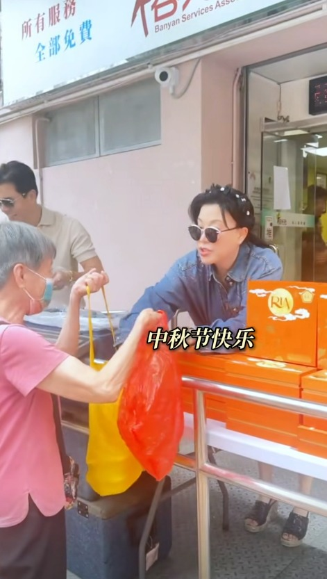 名人養生｜百億身家男神街頭派月餅　68歲真樣曝光零皺紋生理年齡僅39歲極驚人