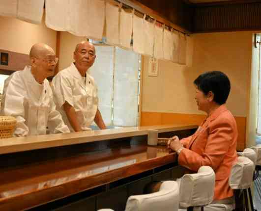 長壽秘訣︱日本「壽司之神」迎100歲大壽曾為奧巴馬服務 分享長壽秘訣是工作盼再捏5年壽司 長壽秘訣︱日本「壽司之神」迎100歲大壽曾為奧巴馬服務 分享長壽秘訣是工作盼再捏5年壽司