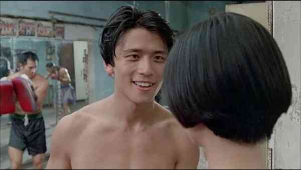 男神崩壞︱56歲前TVB爆肌型男被偶遇驚見髮線後移撞樣羅莽 曾陷同性疑雲與好友傳「HeHe情」 男神崩壞︱56歲前TVB爆肌型男被偶遇驚見髮線後移撞樣羅莽 曾陷同性疑雲與好友傳「HeHe情」