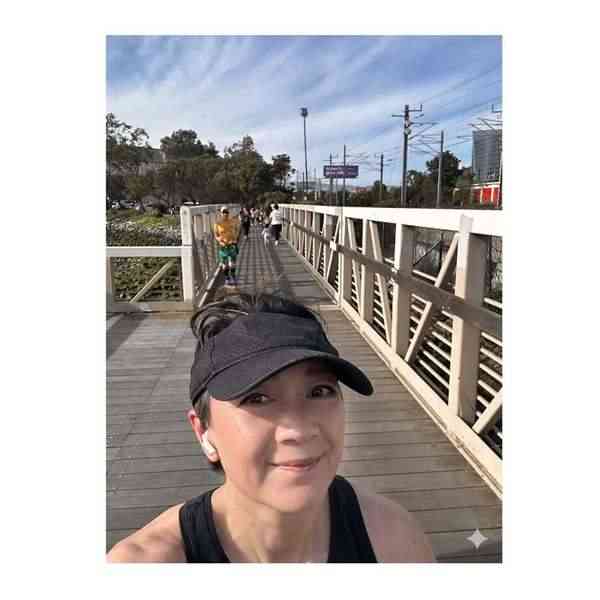 楊婉儀｜「落難港姐冠軍」 曾傳變賣后冠代夫還債 　56歲楊婉儀突然回春皮膚緊緻與愛女同框似姊妹