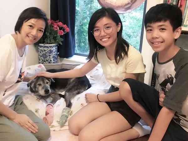楊婉儀｜「落難港姐冠軍」 曾傳變賣后冠代夫還債 　56歲楊婉儀突然回春皮膚緊緻與愛女同框似姊妹