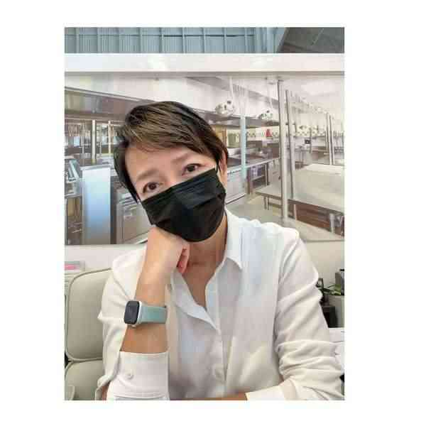 楊婉儀｜「落難港姐冠軍」 曾傳變賣后冠代夫還債 　56歲楊婉儀突然回春皮膚緊緻與愛女同框似姊妹