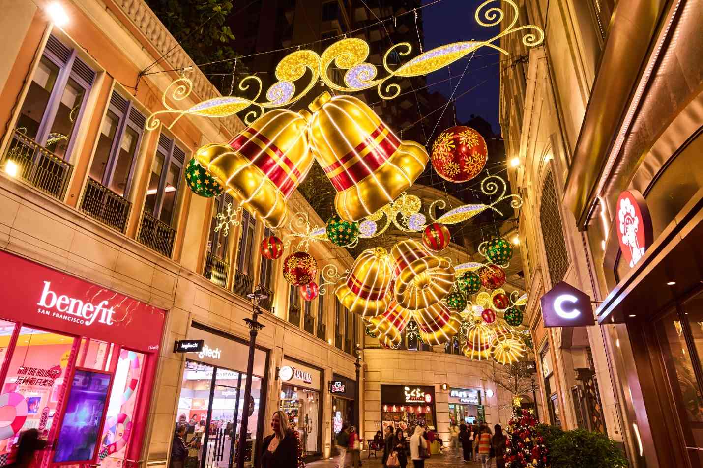 聖誕好去處2025︱利東街8米聖誕樹燈光匯演＋巨型聖誕鈴步道＋浪漫飄雪