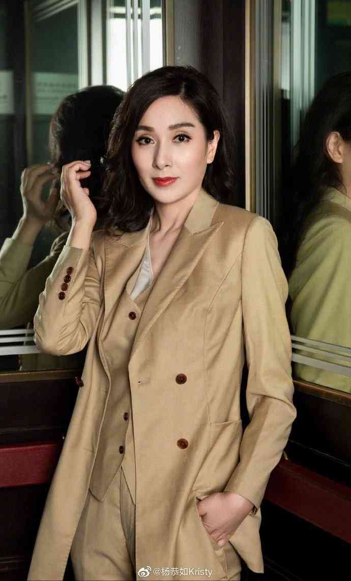 凍齡女神丨51歲「最美亞姐」被質疑整容 楊恭如反擊力證純天然 曾與上海首富傳緋聞被元配怒摑 凍齡女神丨51歲「最美亞姐」被質疑整容 楊恭如反擊力證純天然 曾與上海首富傳緋聞被元配怒摑