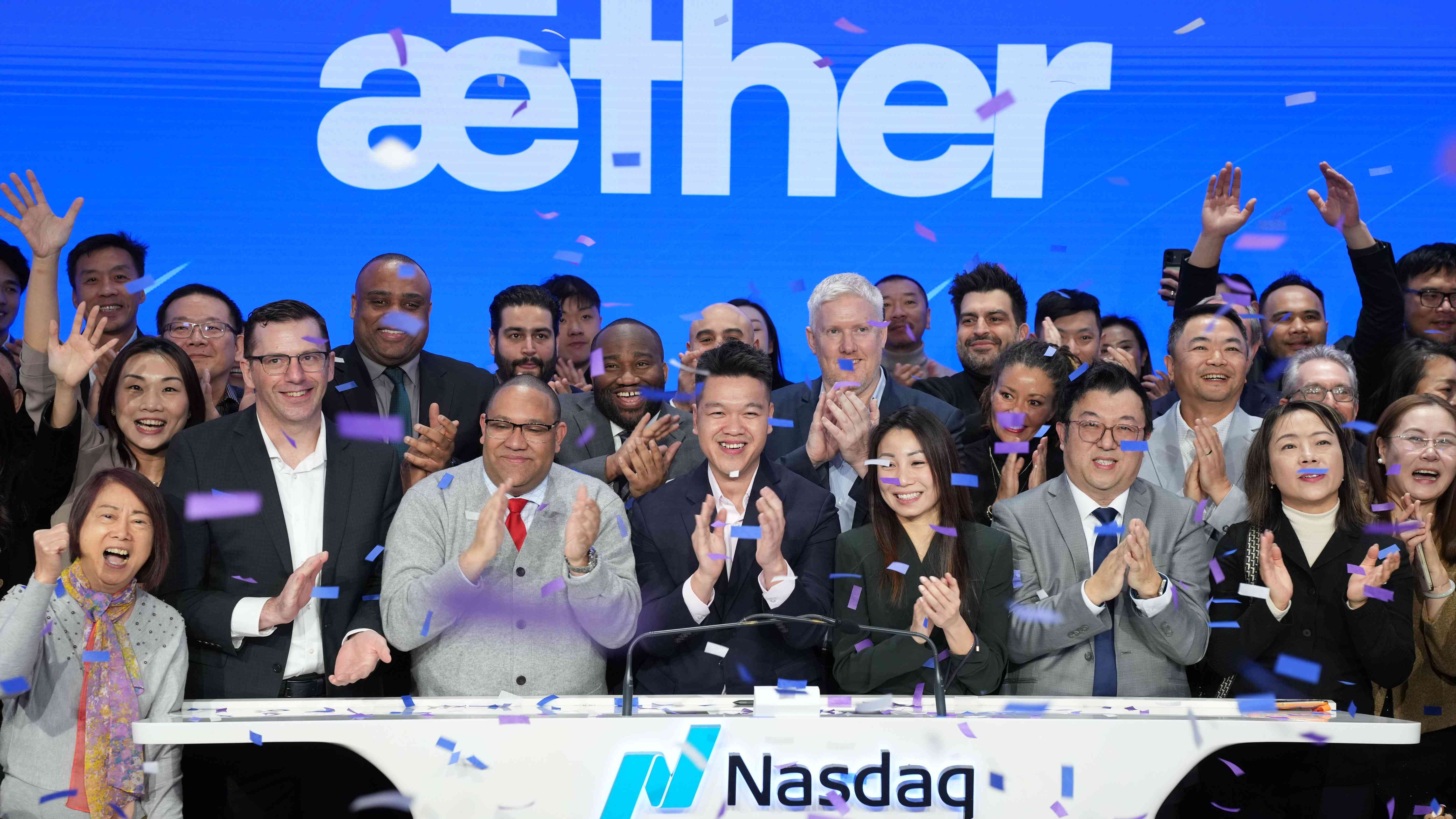 堅守文字的力量 &mdash;- 我們又一間公司敲鐘了