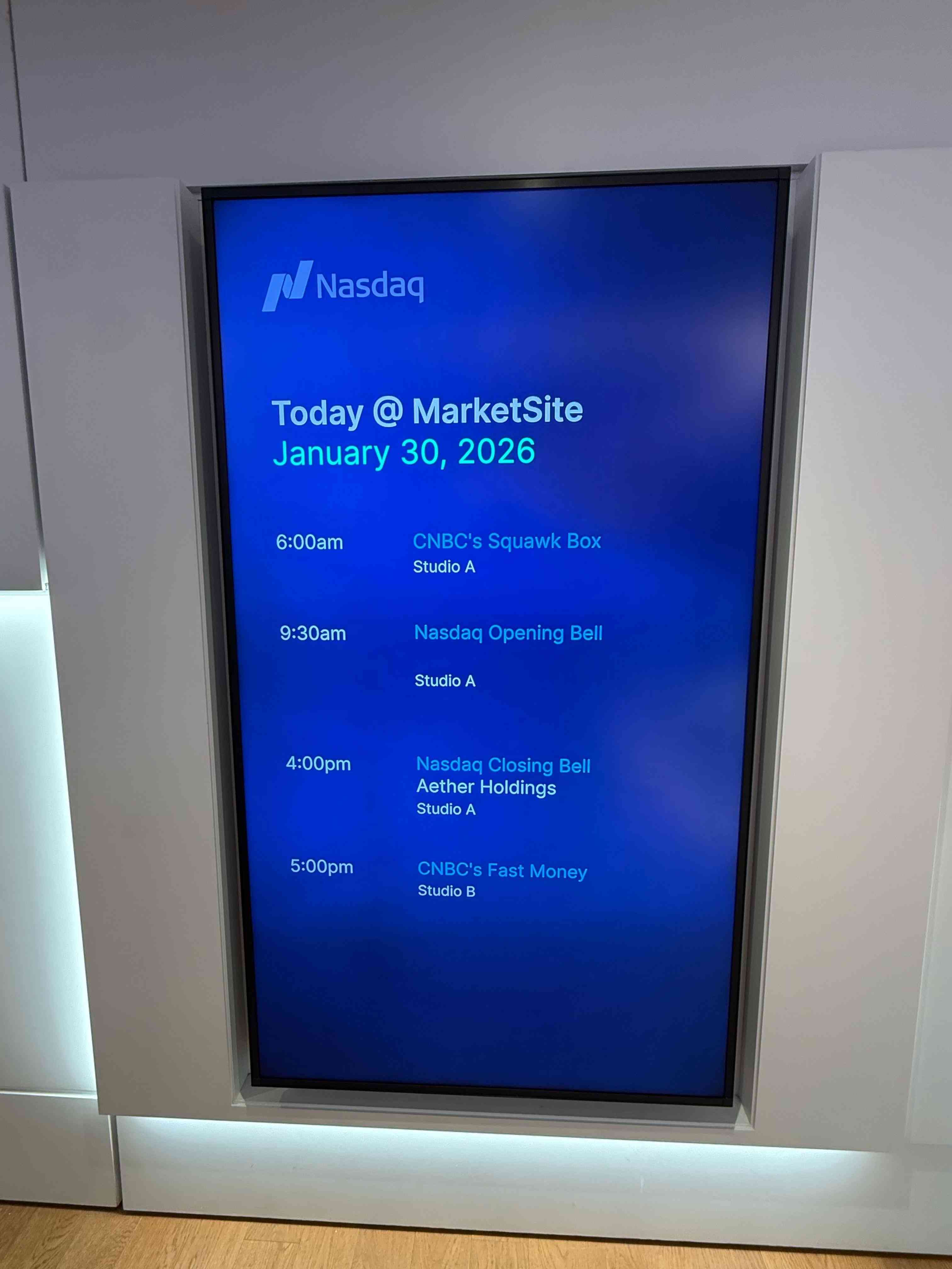 堅守文字的力量 &mdash;- 我們又一間公司敲鐘了