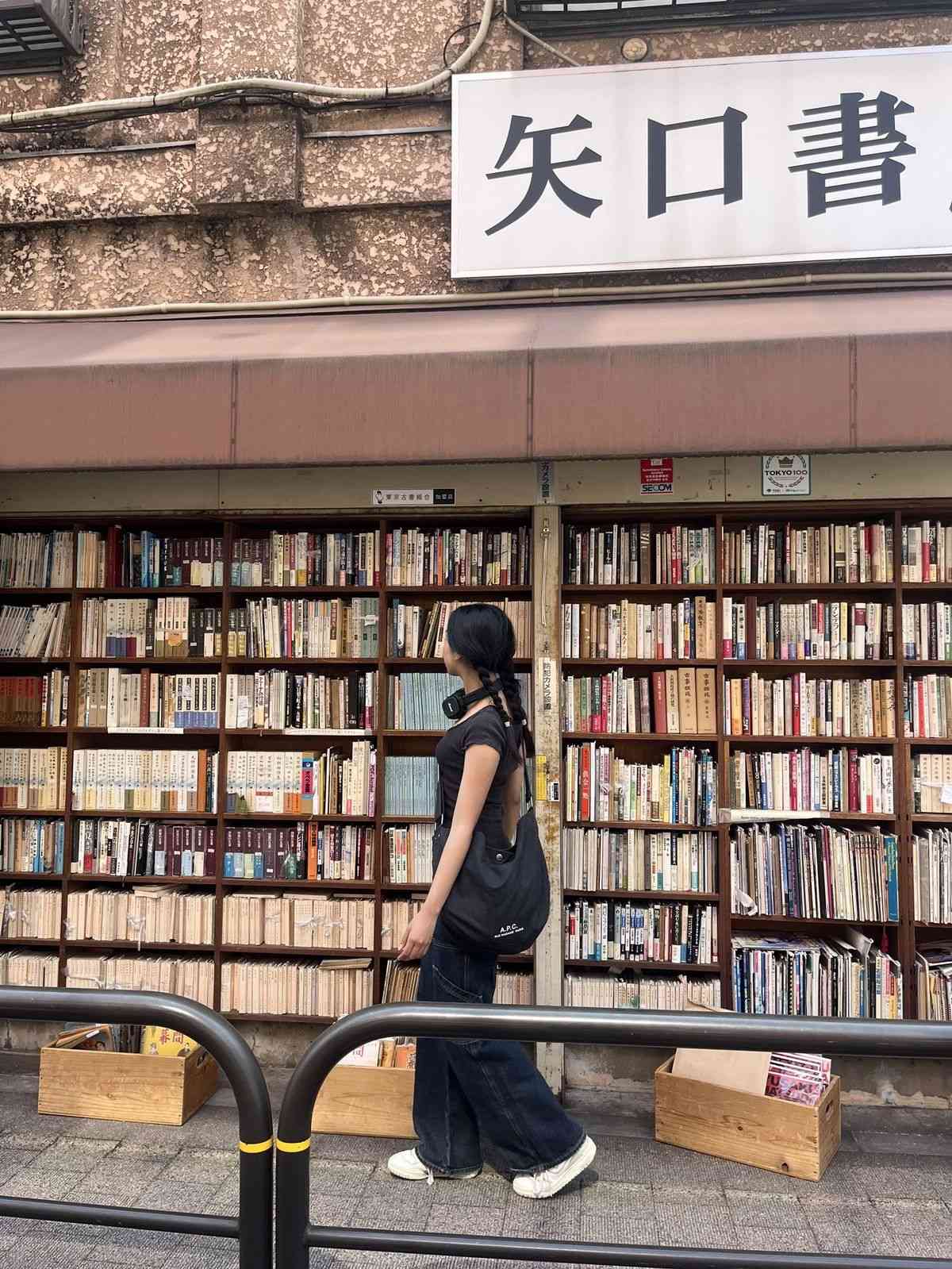 AI正在吃掉日本古書 留給下一代的是更豐富的數位遺產，還是更空洞的書架？