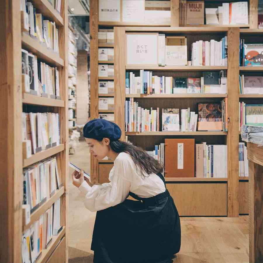 AI正在吃掉日本古書 留給下一代的是更豐富的數位遺產，還是更空洞的書架？
