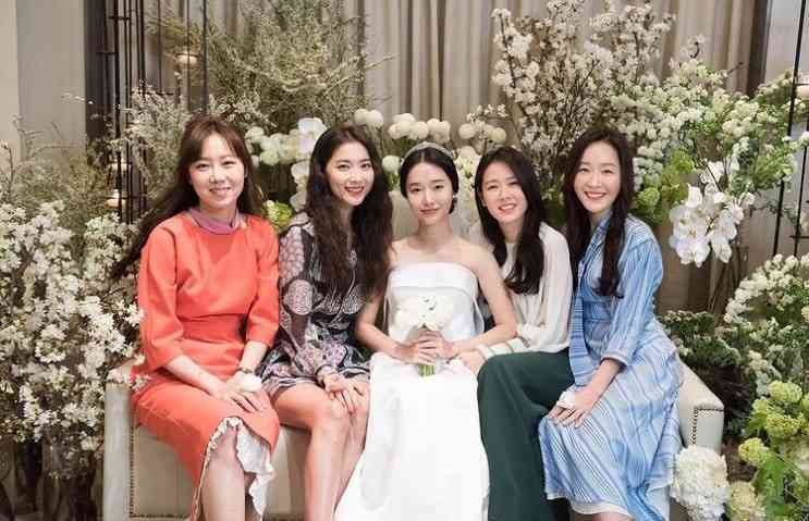 出席婚禮穿搭指南 │ 賓客造型2大原則：切忌喧賓奪主搶走新人風采，留意OTP因素