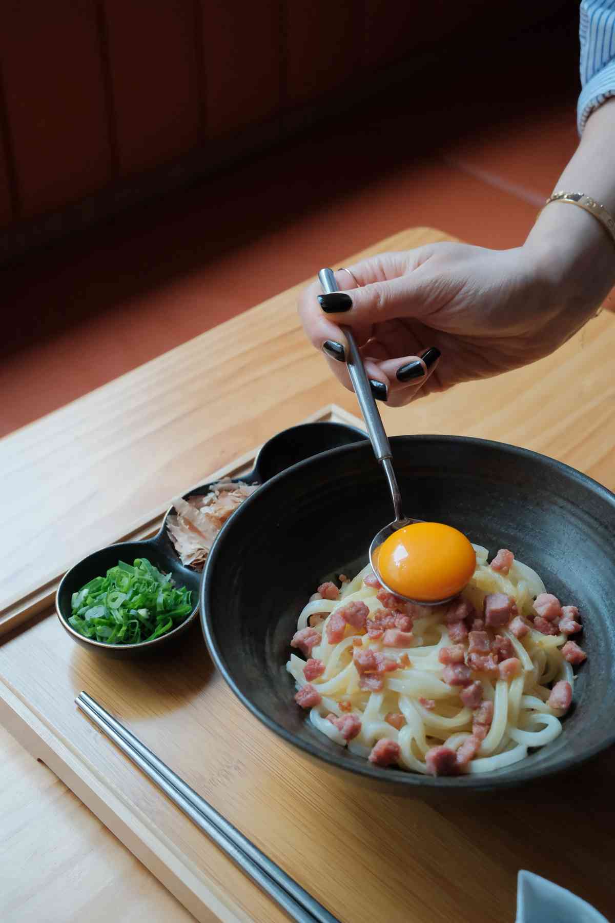 中環芝士主題餐廳高性價比午餐！牛頰肉芝士丼飯、法式濃香小奶凍，午後Cheesy快活時光！