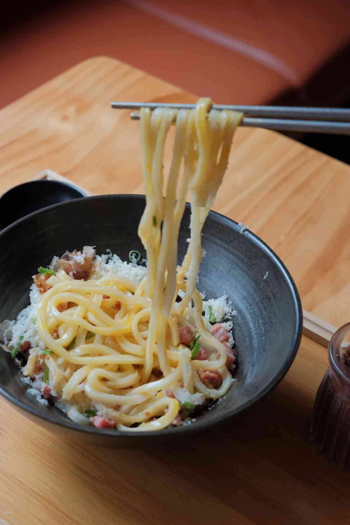 中環芝士主題餐廳高性價比午餐！牛頰肉芝士丼飯、法式濃香小奶凍，午後Cheesy快活時光！