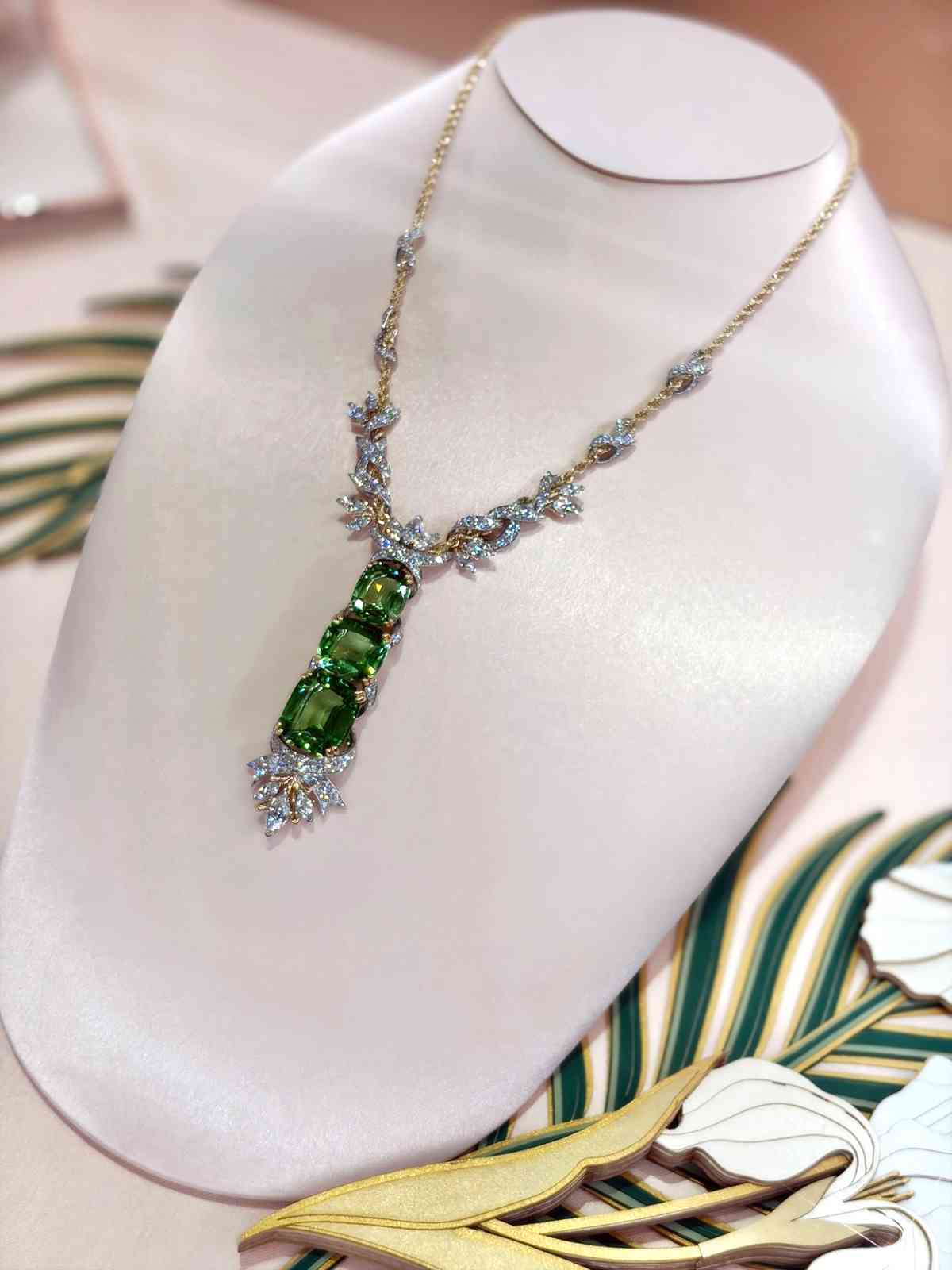 仲夏的珠寶秘境：走進Tiffany & Co. Blue Book 2026&mdash;&mdash; 《Hidden Garden花語秘境》夏季系列