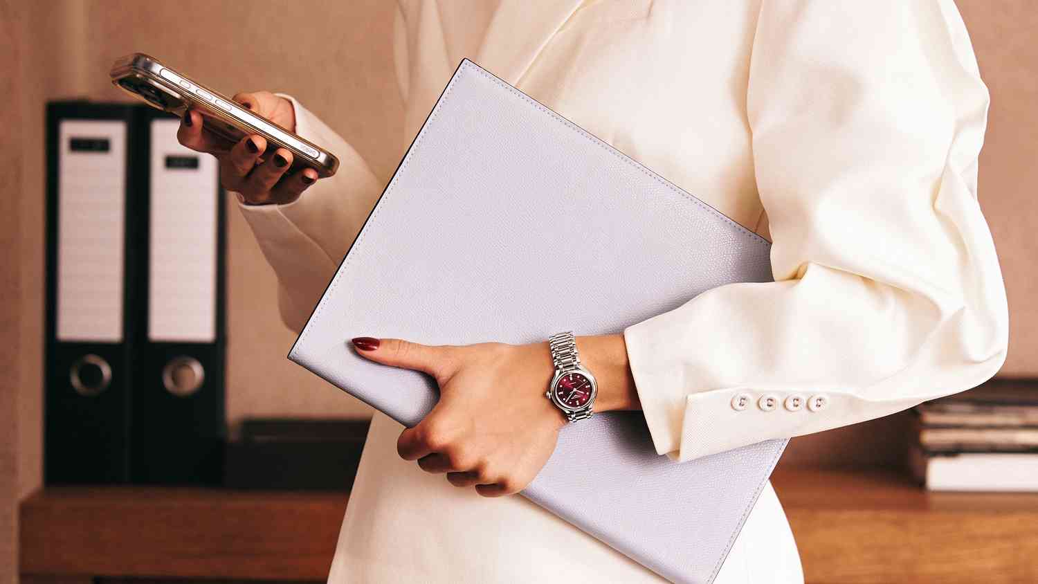 優雅是一種態度：LONGINES DolceVita 與 PrimaLuna 腕錶系列，重塑現代職場Office Chic