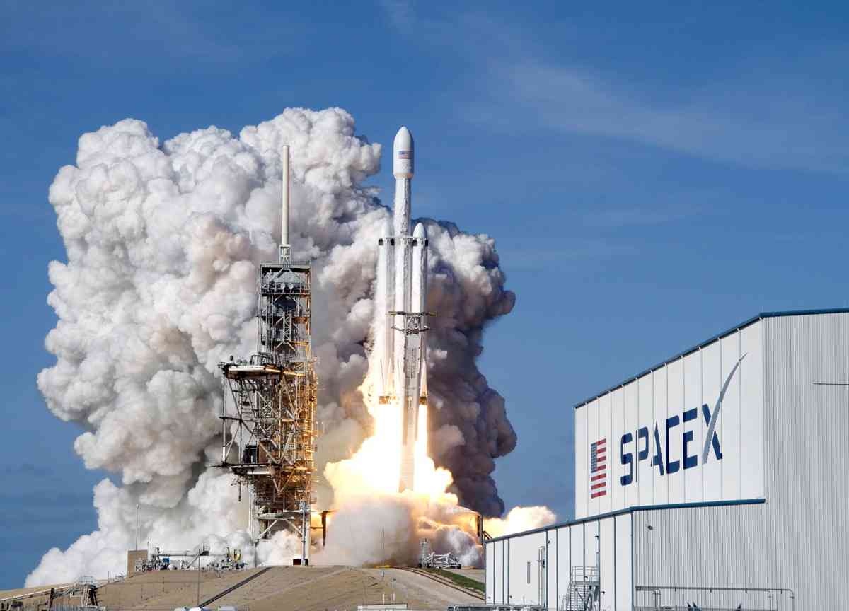 美股熾熱為「托」SpaceX上市，趁高減持惟仍重倉巴郡，並將資金投港⋯