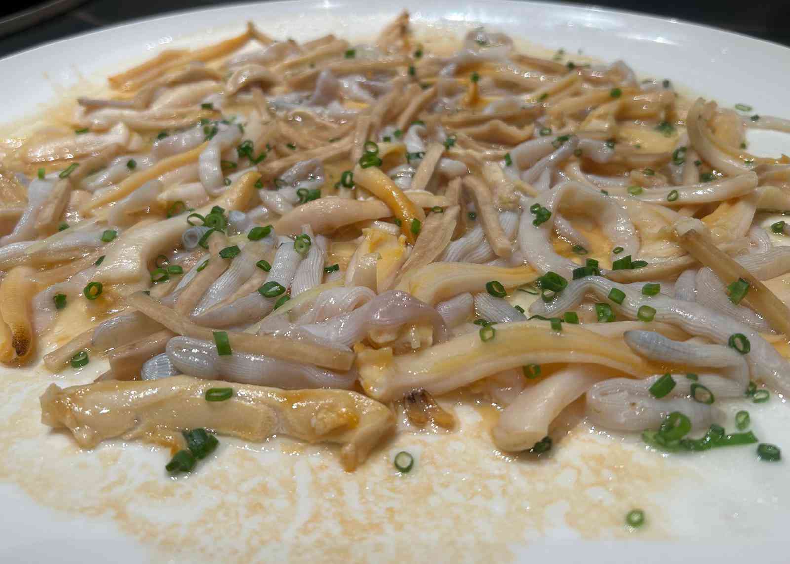 中山、順德大食遊：初嘗「軍魚刺身」，肉質紮實！印象最深香港吃不到「朝鮮蚌拼頭菜蒸沙蟲」