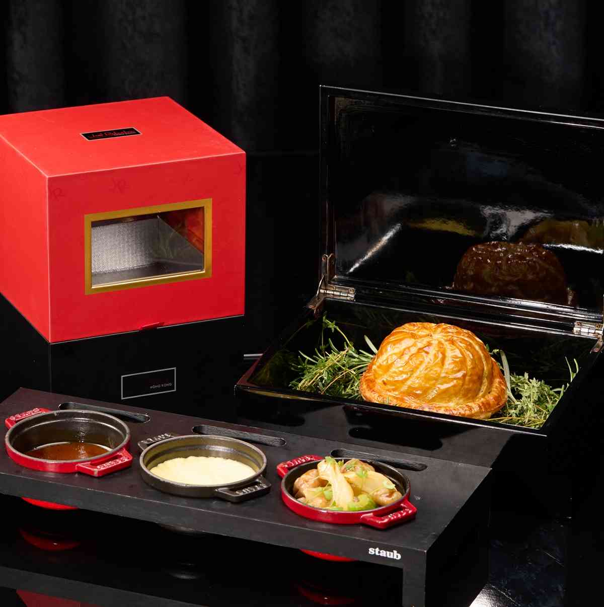 米芝蓮三星法國餐廳回歸重現經典!奢華極致魚子醬龍蝦果凍、招牌慢煮法式頂級牛肉及鴨肝,聖誕華麗預告! 米芝蓮三星法國餐廳回歸重現經典!奢華極致魚子醬龍蝦果凍、招牌慢煮法式頂級牛肉及鴨肝,聖誕華麗預告!