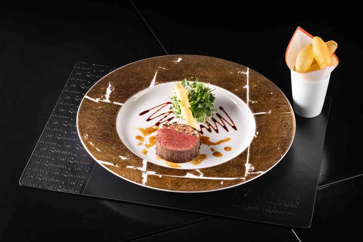 米芝蓮三星法國餐廳回歸重現經典!奢華極致魚子醬龍蝦果凍、招牌慢煮法式頂級牛肉及鴨肝,聖誕華麗預告! 米芝蓮三星法國餐廳回歸重現經典!奢華極致魚子醬龍蝦果凍、招牌慢煮法式頂級牛肉及鴨肝,聖誕華麗預告!