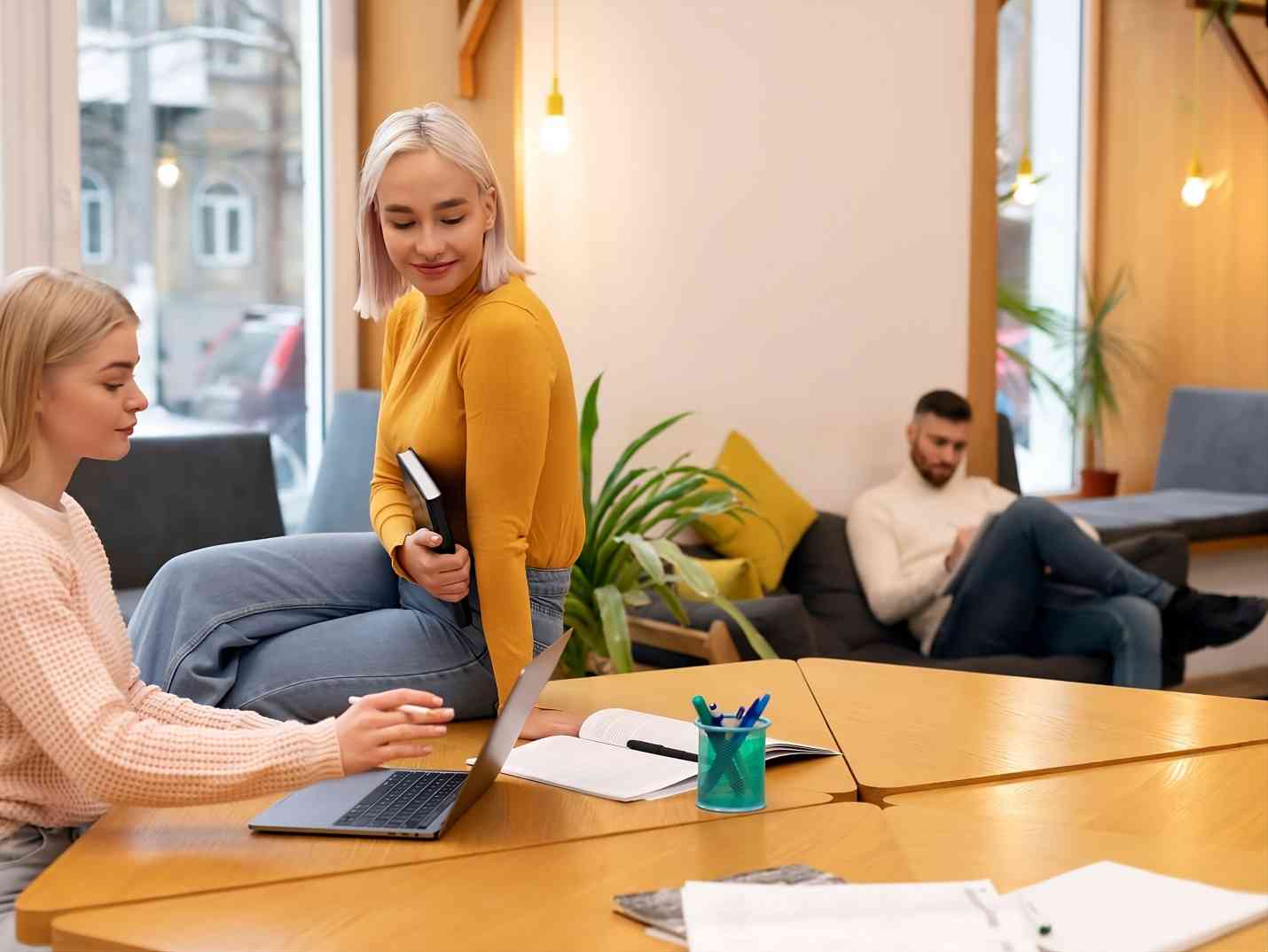 AI研究報告︱85%企業職位變動＋99%採用人工智能轉型＋初級職位減少