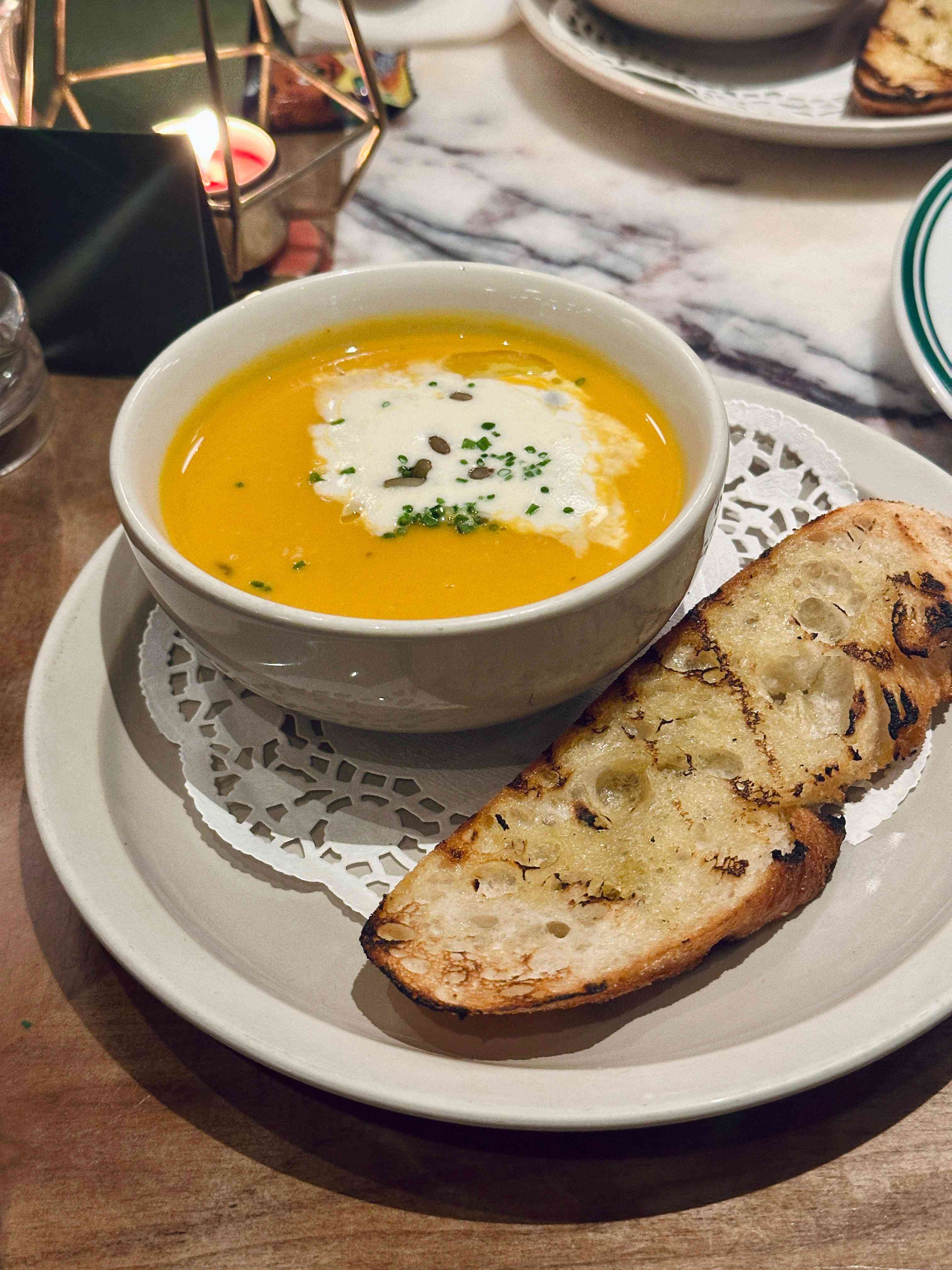 聖誕大餐2025｜Feather & Bone 聖誕午／晚餐 $348起：前菜及主菜4揀1，素食者都有選擇！