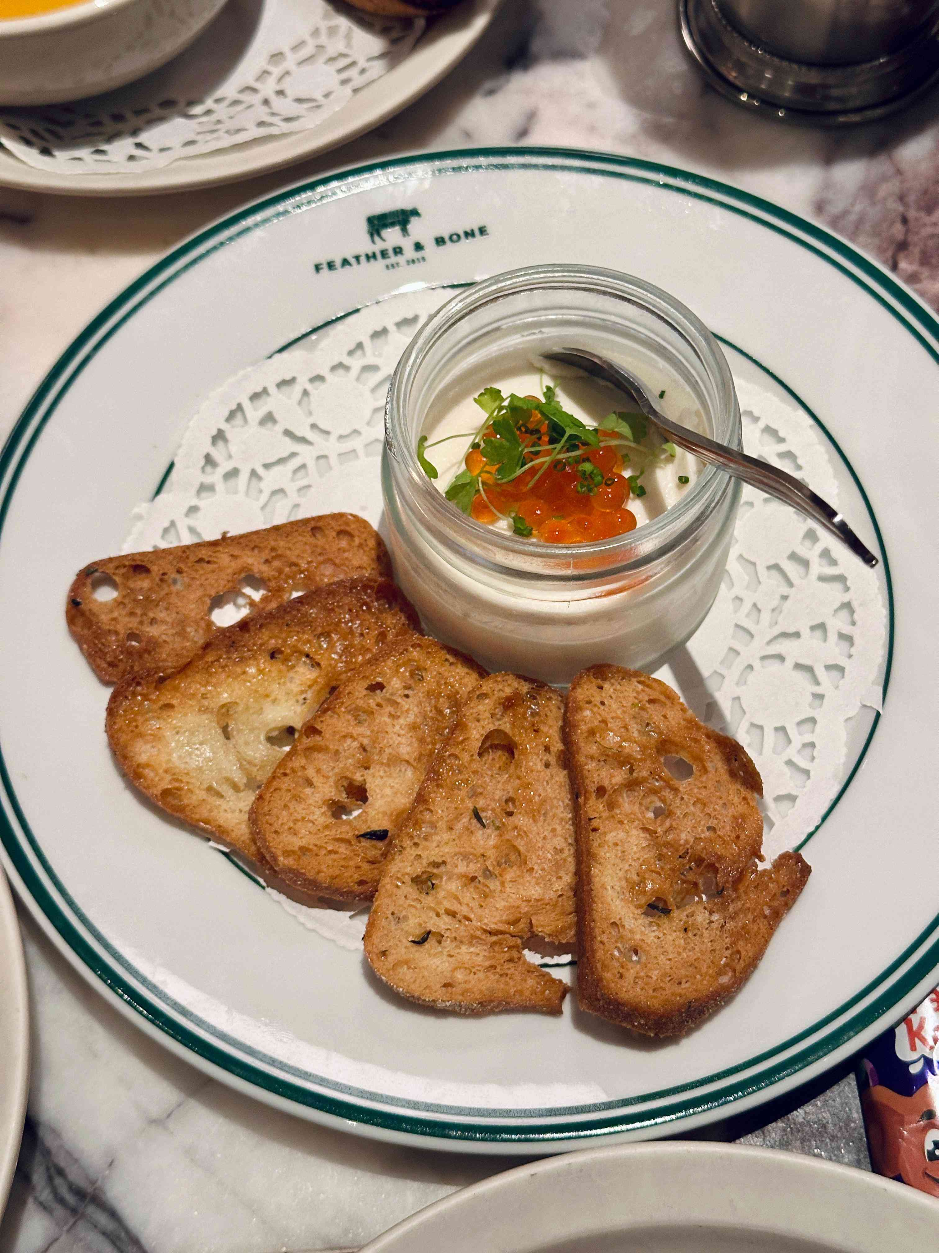 聖誕大餐2025｜Feather & Bone 聖誕午／晚餐 $348起：前菜及主菜4揀1，素食者都有選擇！