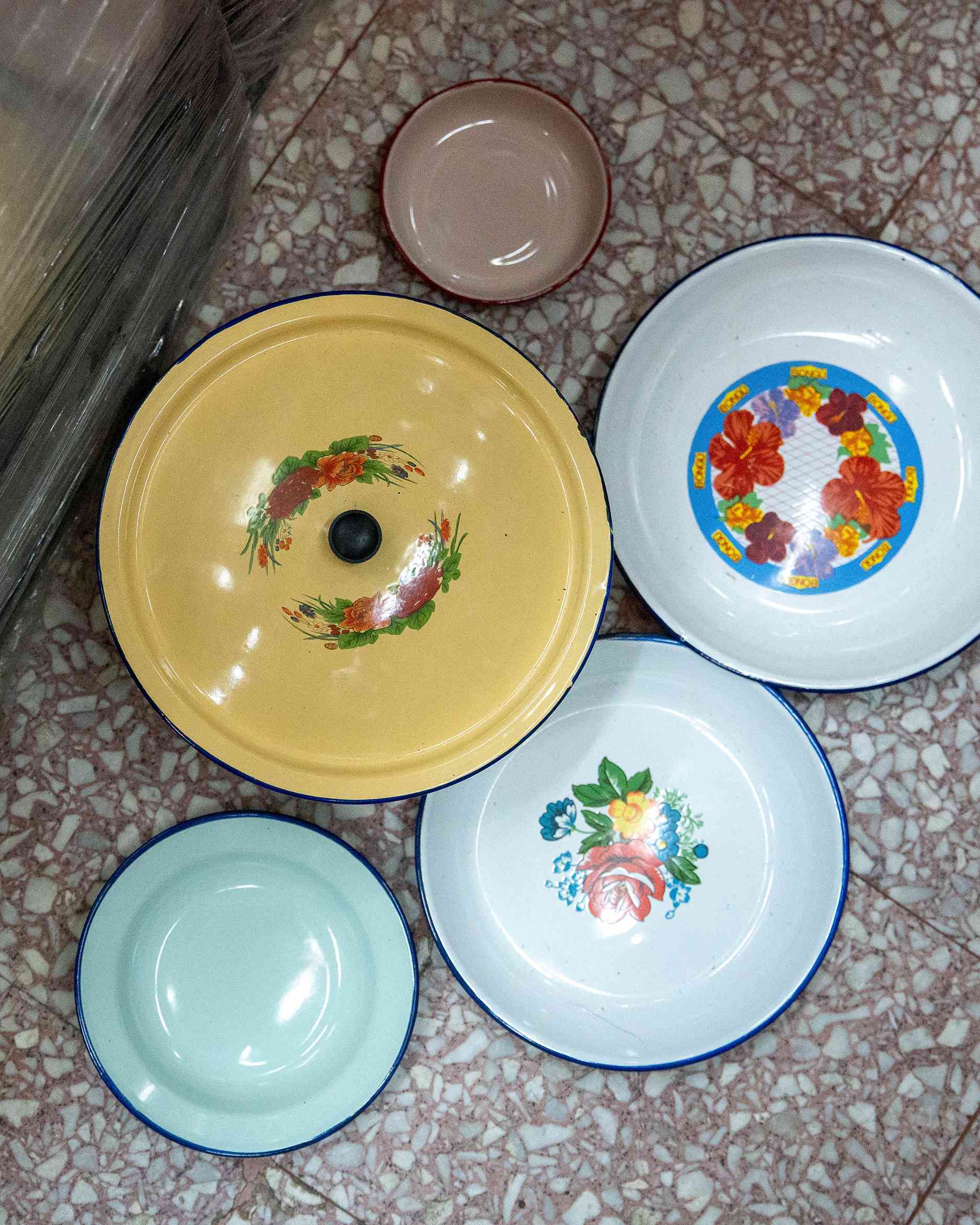 全港碩果僅存舊式雜貨店 │ 朱榮記屹立水坑口街66載，賣舊香港情懷成中外客尋寶地