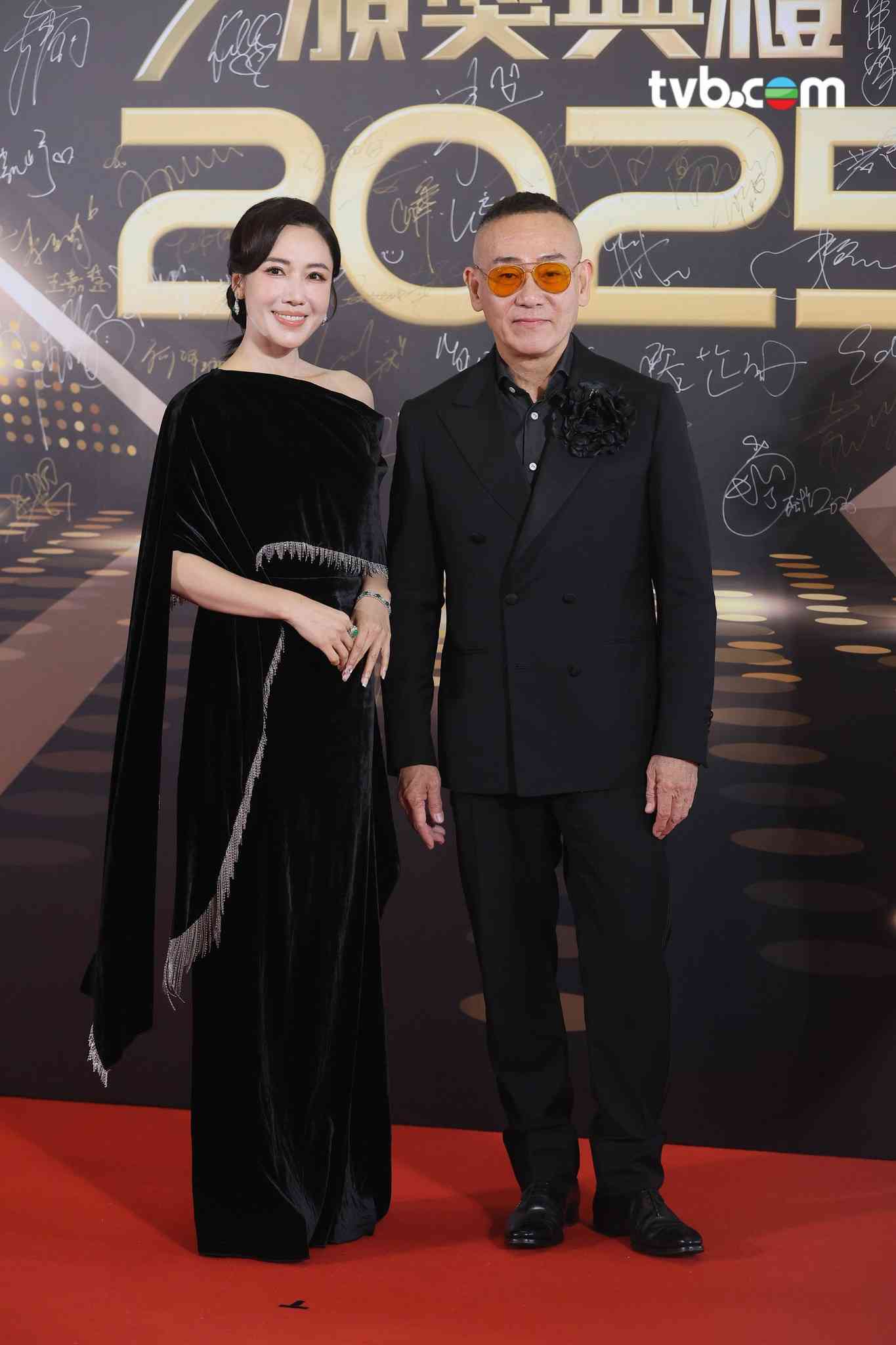 萬千星輝2025紅毯造型：佘詩曼霸氣回歸！王敏奕仙氣全開、陳自瑤超性感！關嘉敏、戴祖儀成最災難造型？